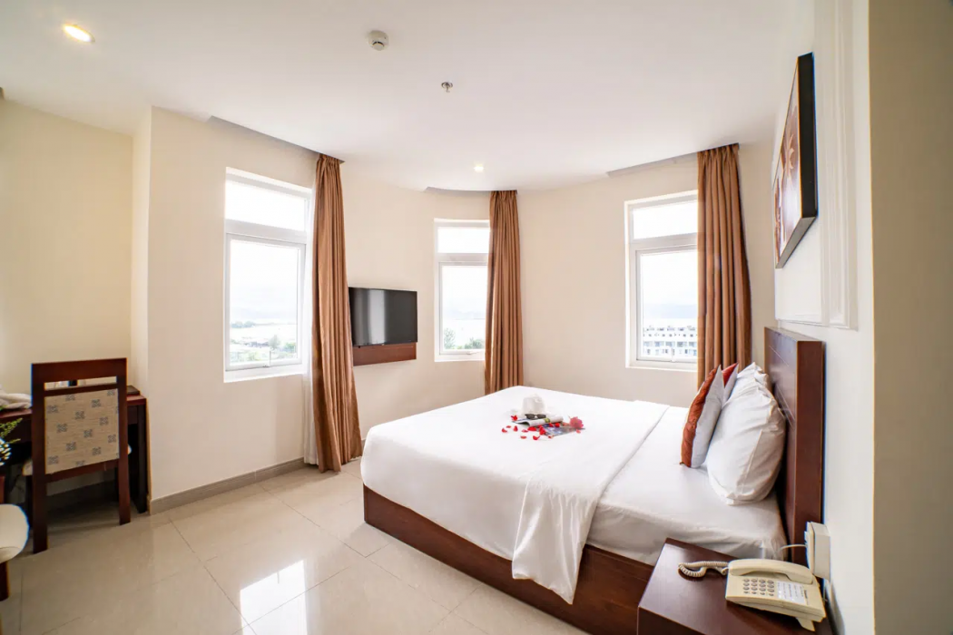 Lychee Hotel 7/40