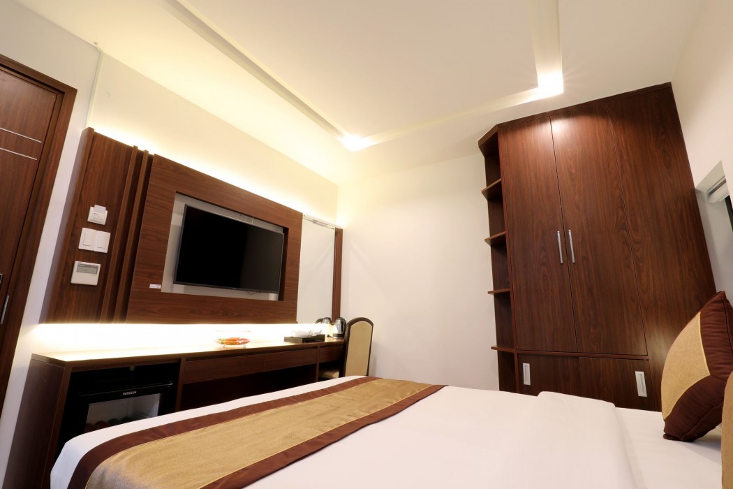 Prague Hotel 33/100
