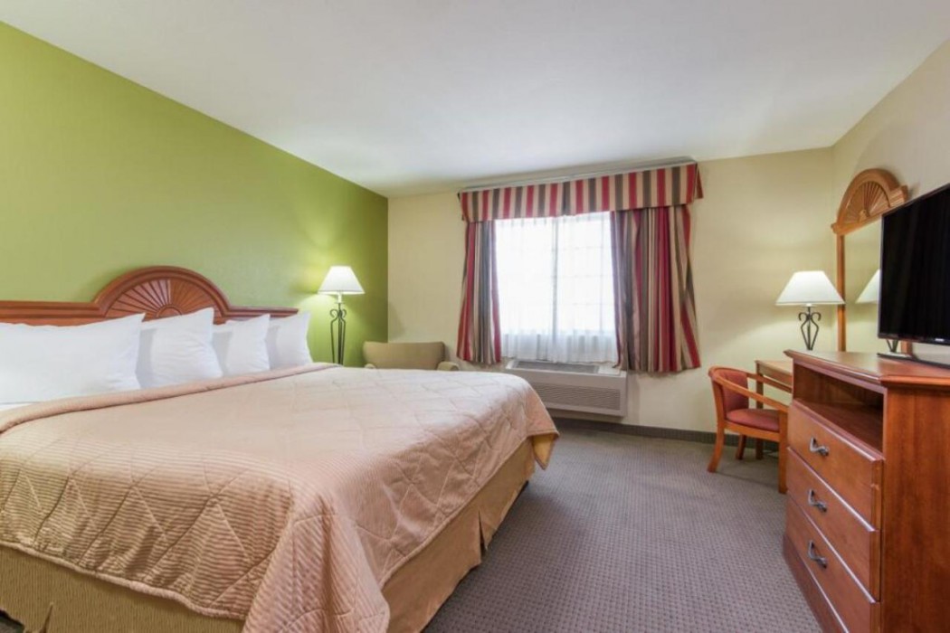 Knights Inn Gallup at 3208 W Hwy 66 8/16