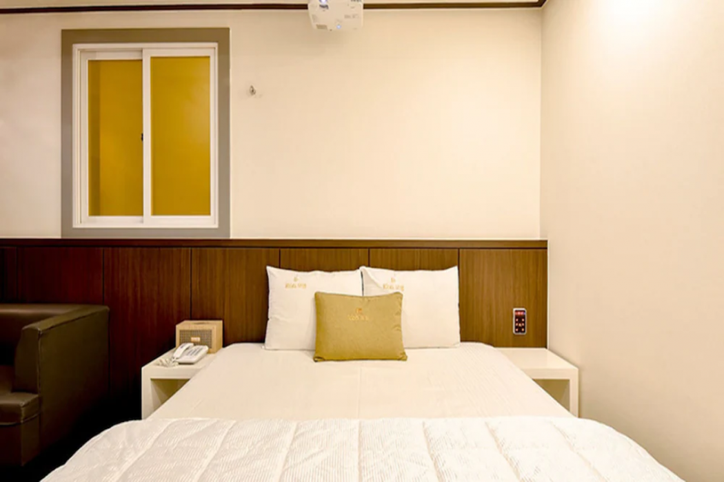 Icon Motel 8/57