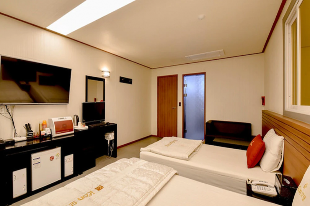 Icon Motel 10/57