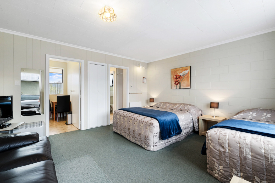 Canterbury Court Motel 6/13