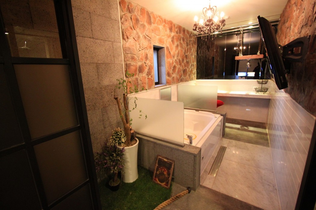 Hotel February Suseong 32/87