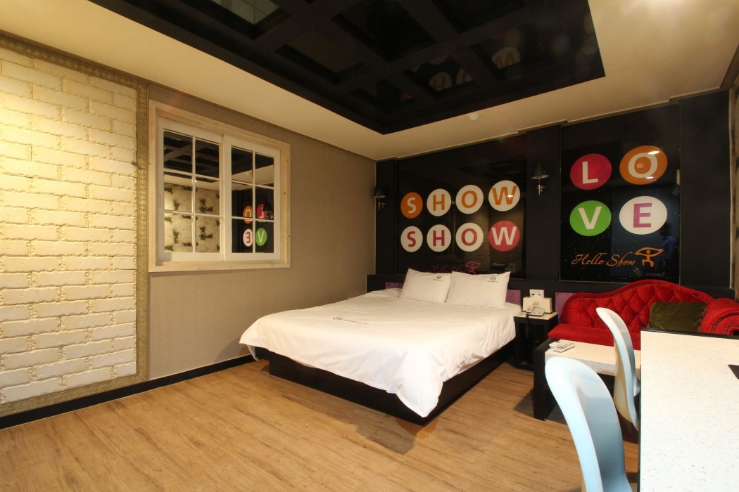 Show Hotel 45/66