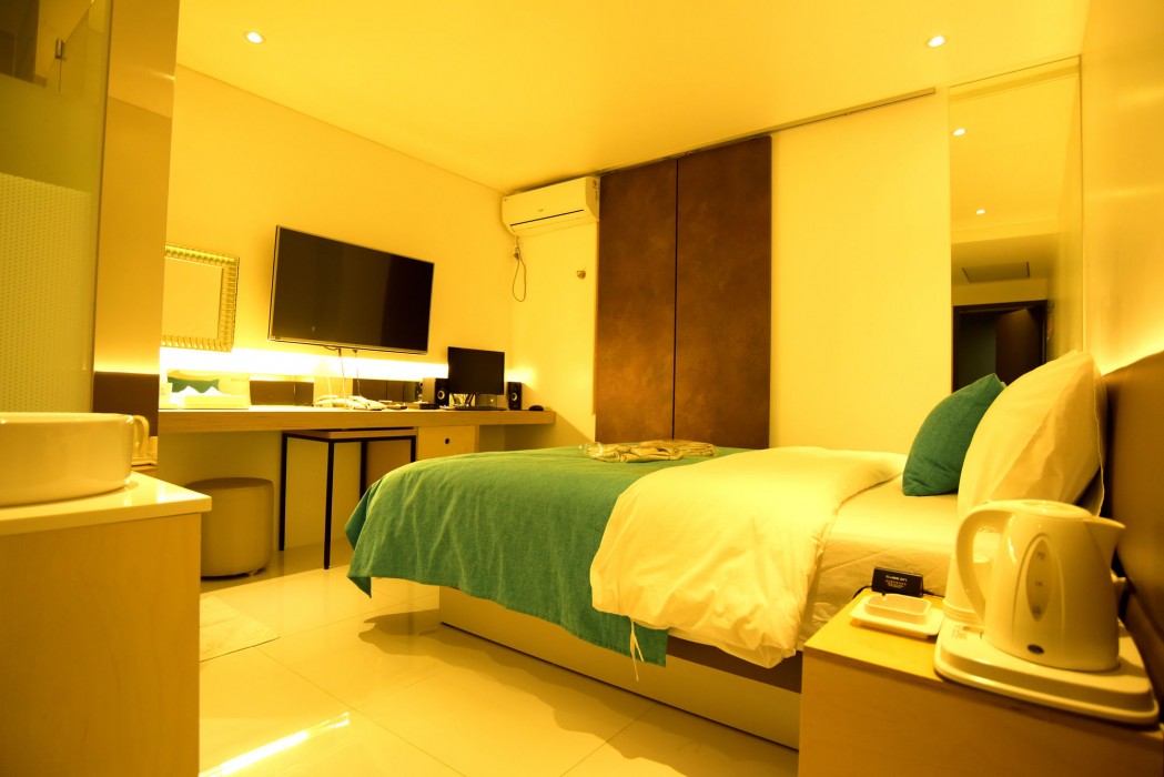 Lime Hotel 24/83