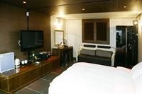 Alice Hotel 24/43
