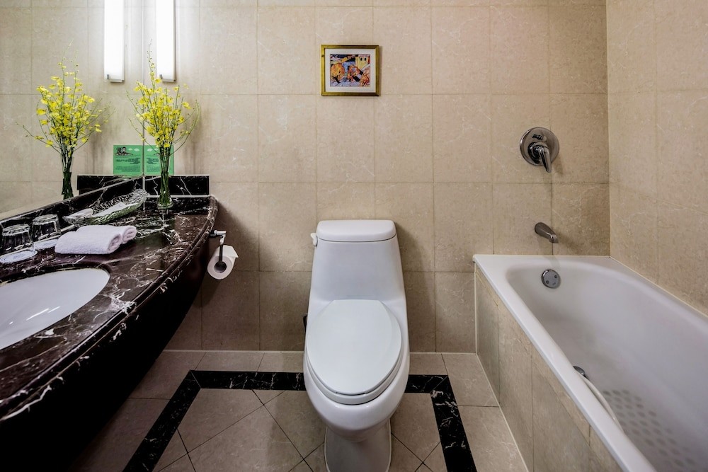 Howard Johnson by Wyndham Paragon Hotel Beijing 38/40