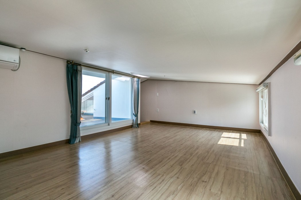 Tongyeong Beach Castle Hotel 17/54