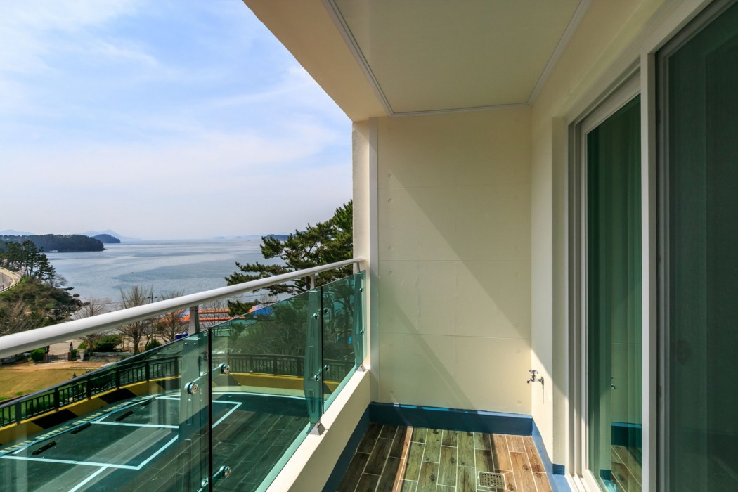 Tongyeong Beach Castle Hotel 30/54