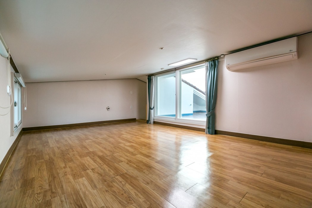 Tongyeong Beach Castle Hotel 32/54