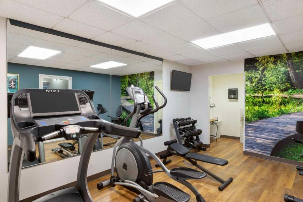 Clarion Pointe Durham Research Triangle Park 15/24