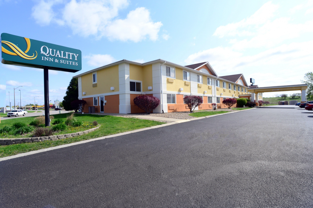Quality Inn & Suites Springfield Southwest near I-72 1/33