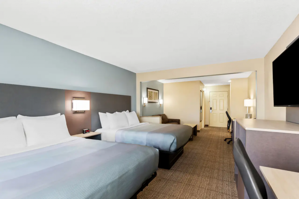 Quality Inn & Suites Springfield Southwest near I-72 10/33