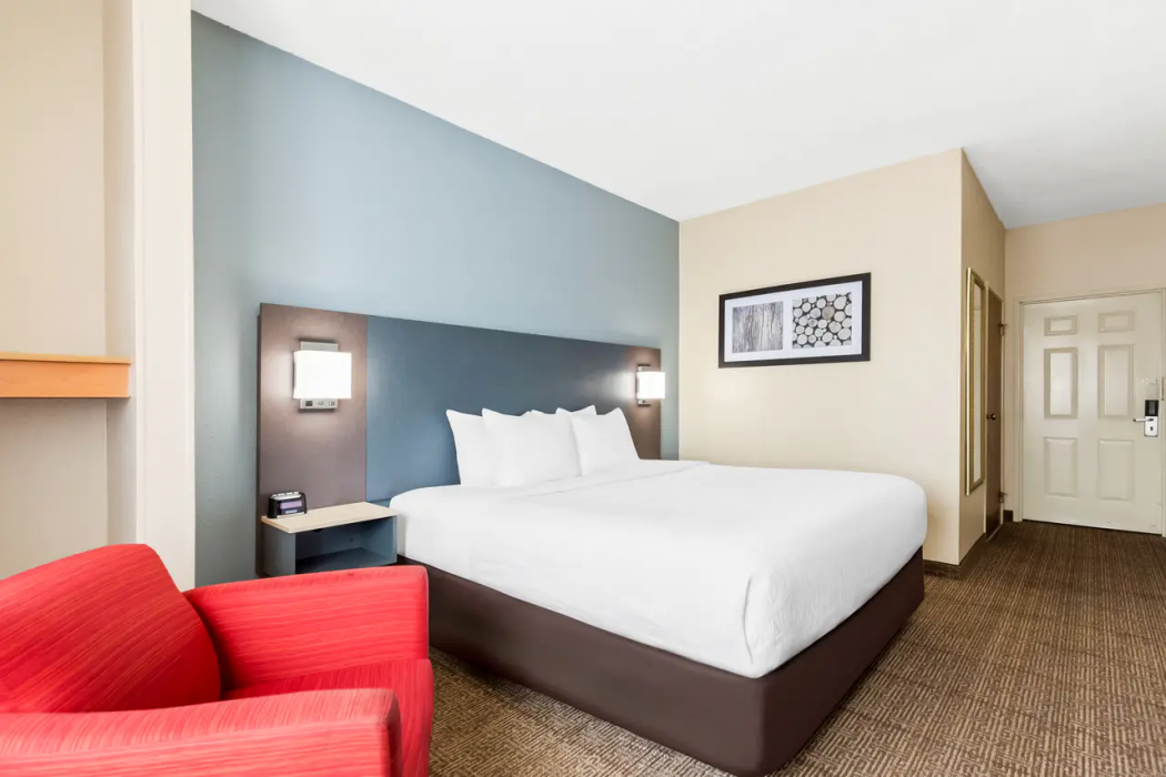 Quality Inn & Suites Springfield Southwest near I-72 11/33