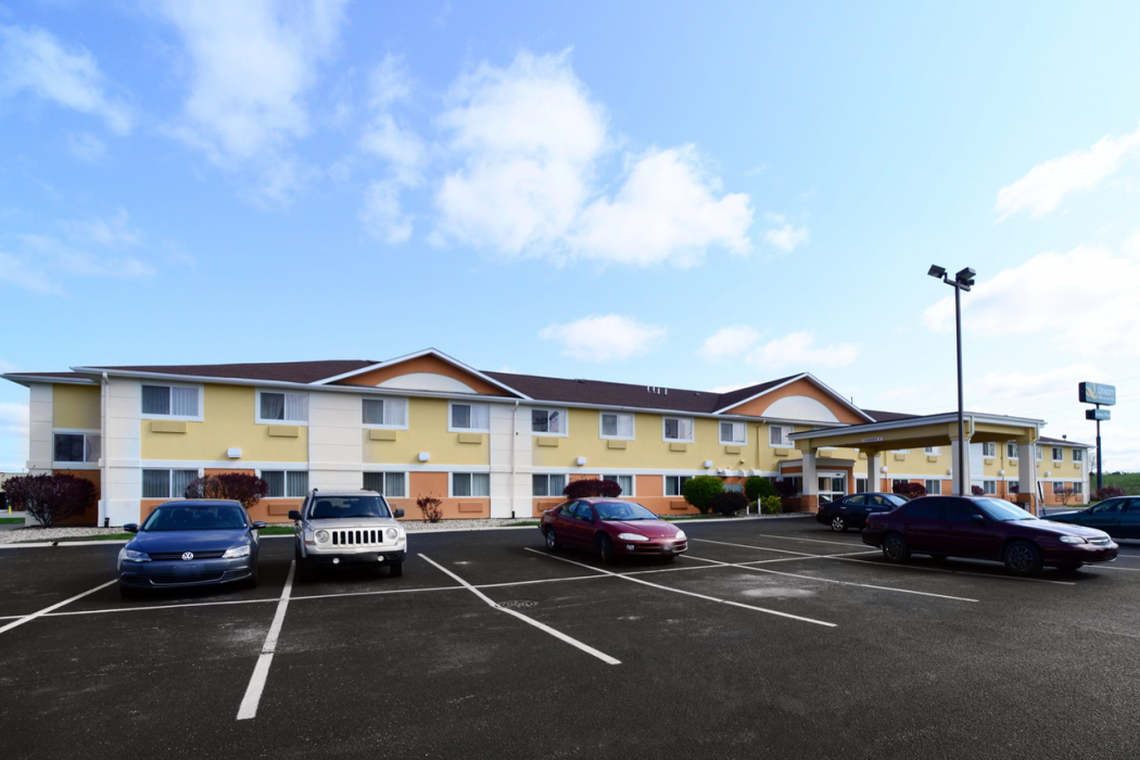 Quality Inn & Suites Springfield Southwest near I-72 2/33