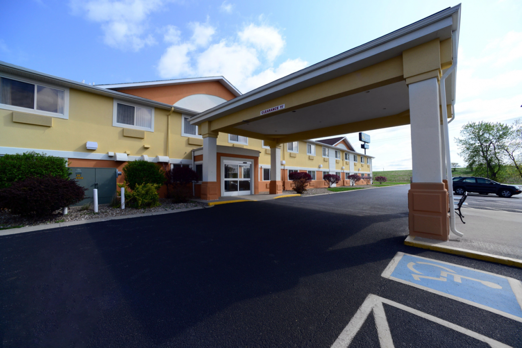 Quality Inn & Suites Springfield Southwest near I-72 3/33