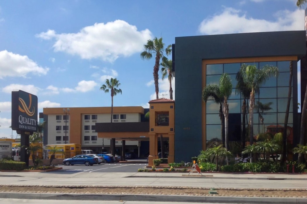 Quality Inn & Suites Los Angeles Airport - Stadium District 1/4