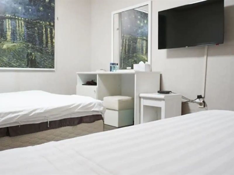 Apple Hotel 29/36