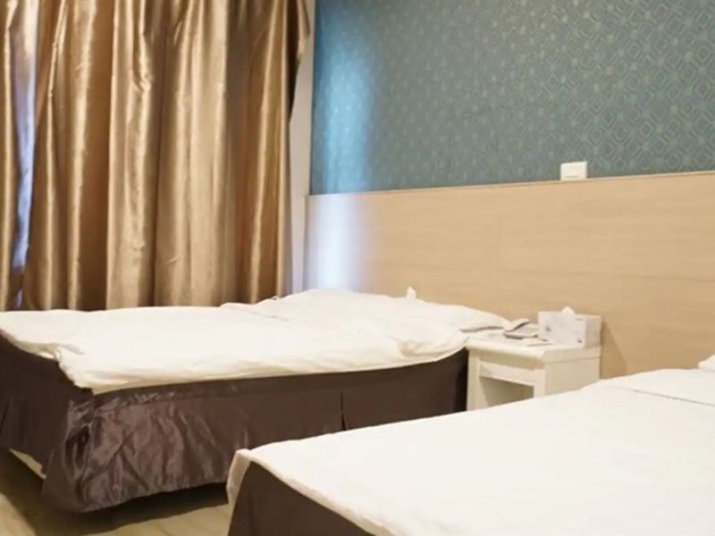 Apple Hotel 28/36