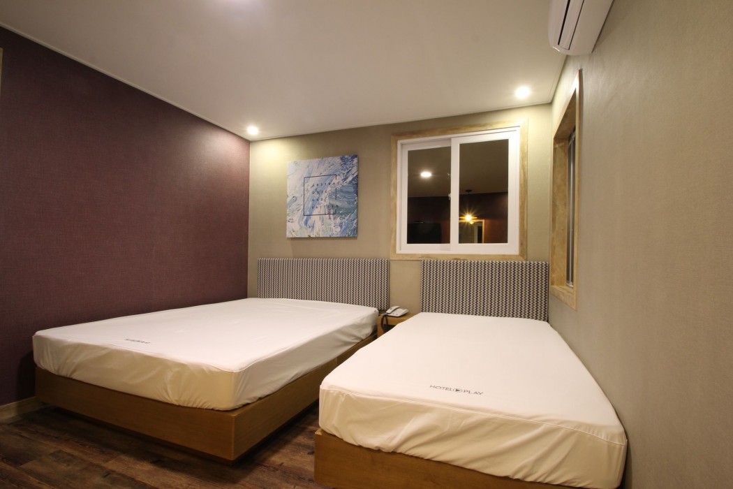 Play Hotel 60/76