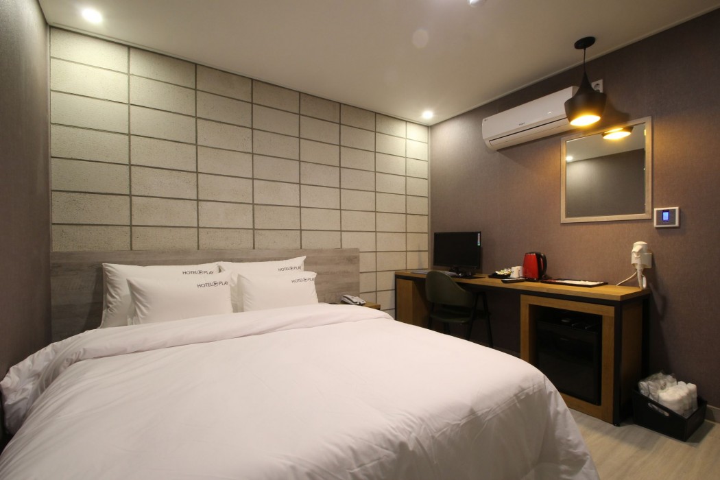 Play Hotel 51/76