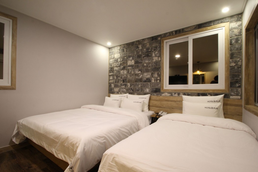 Play Hotel 52/76
