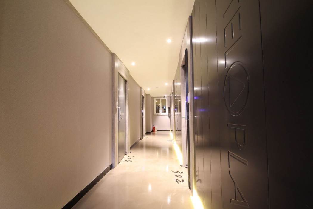 Play Hotel 44/76
