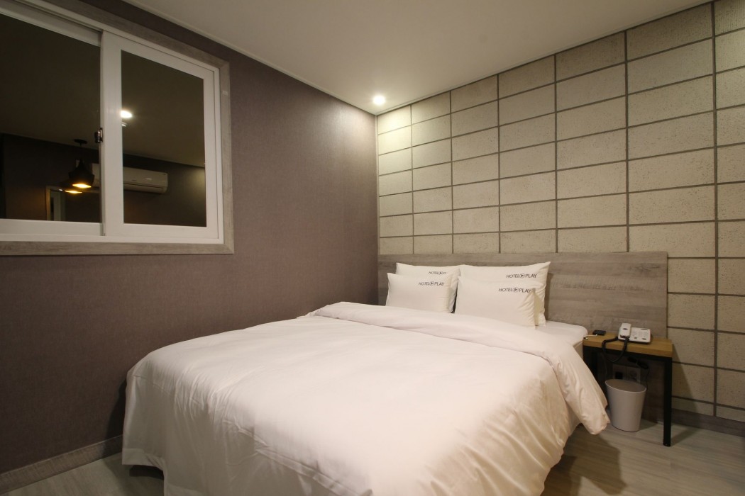 Play Hotel 33/76