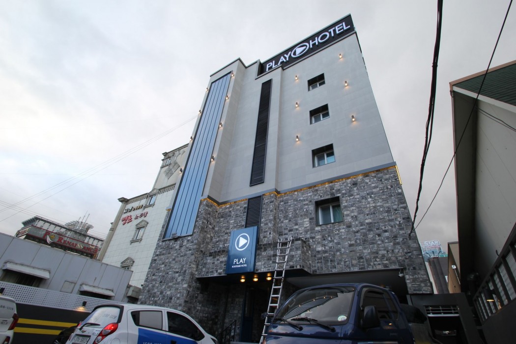 Play Hotel 37/76