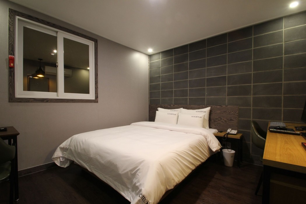 Play Hotel 43/76
