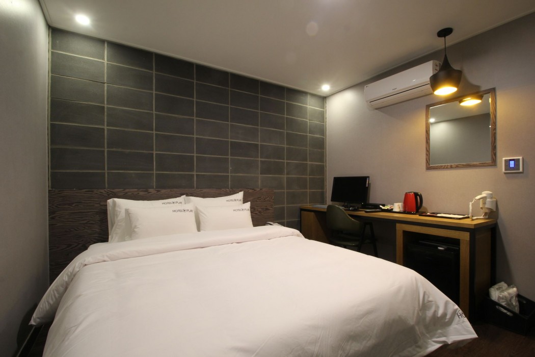 Play Hotel 53/76