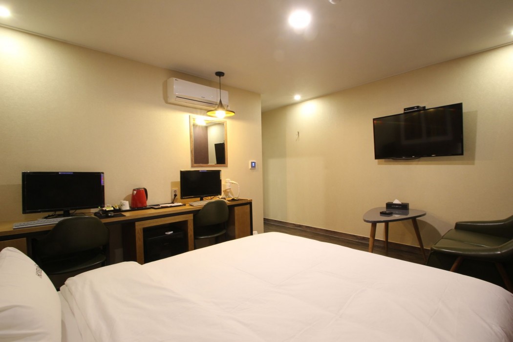 Play Hotel 30/76