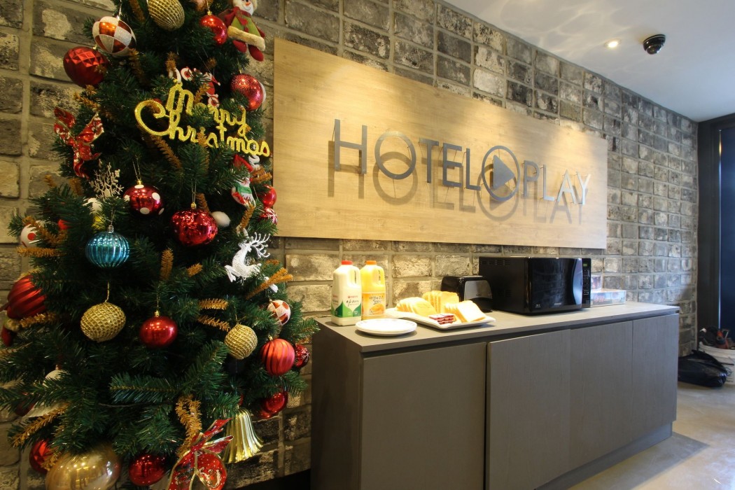 Play Hotel 56/76