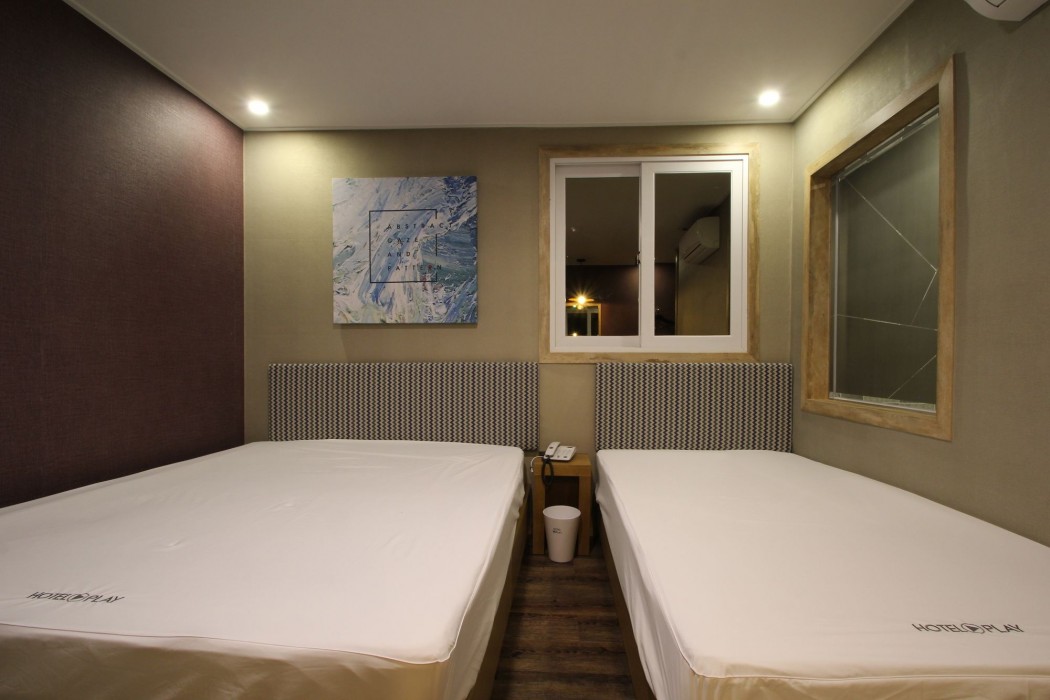 Play Hotel 34/76