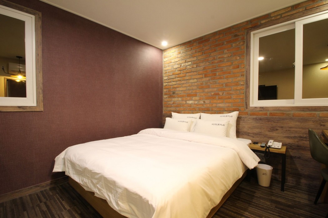 Play Hotel 41/76