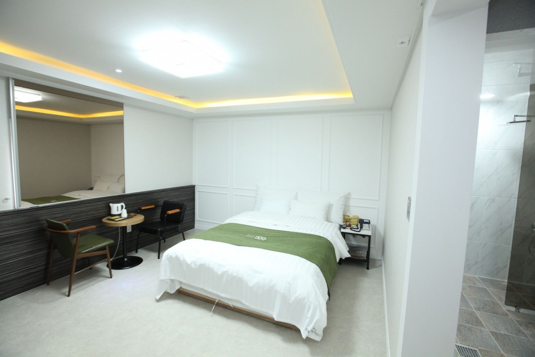 500Th Hotel 9/43