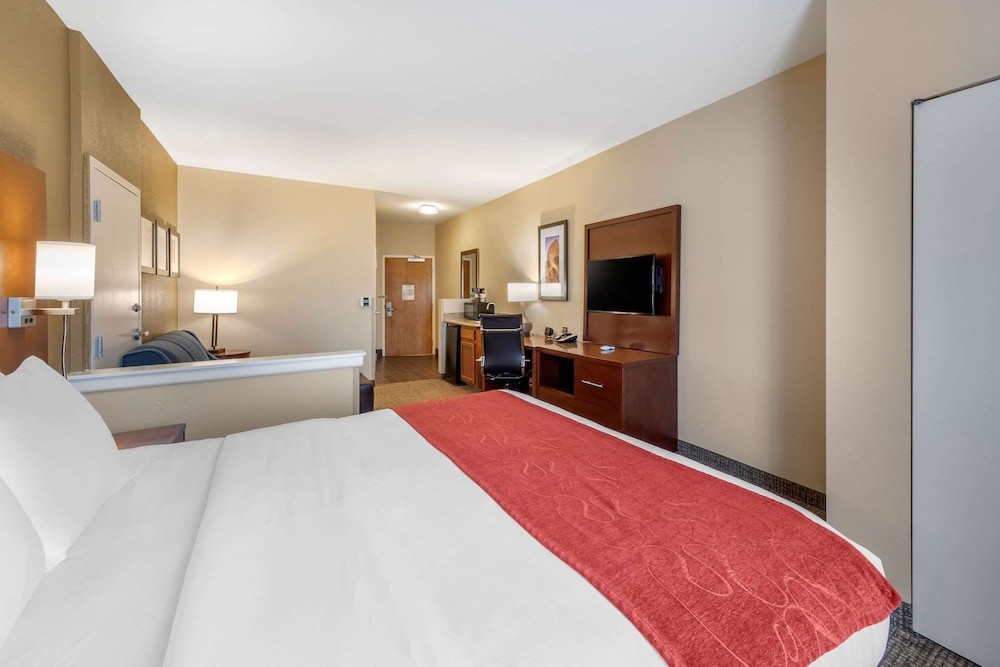 Comfort Suites Barstow Near I-15 23/51