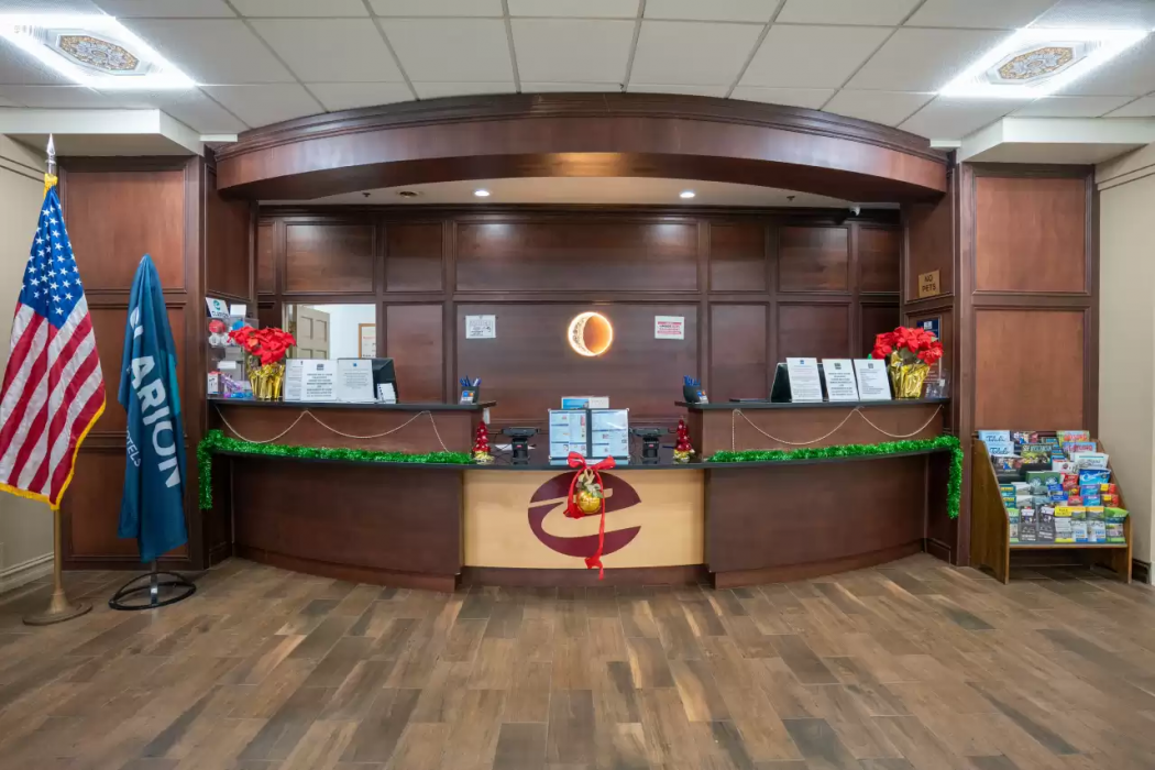 Clarion Hotel Detroit Metro Airport 6/49