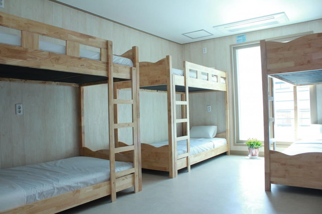 1% Hostel 27/59