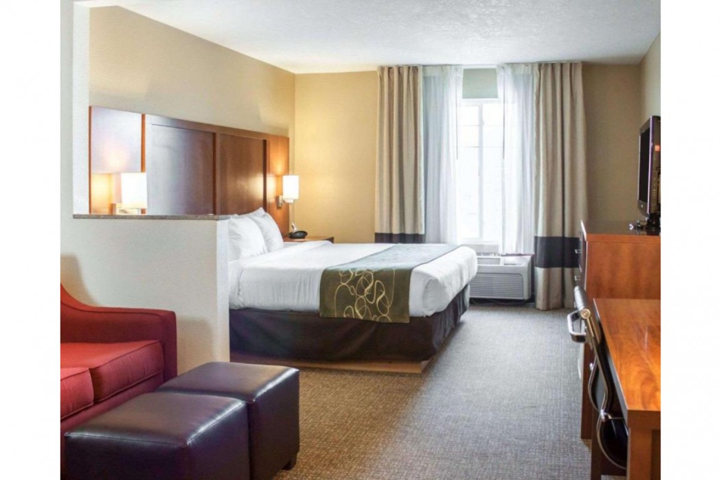 Comfort Suites Airport Boise ID 10/35