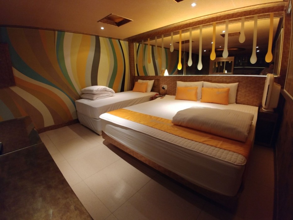 V1 Motel 44/79