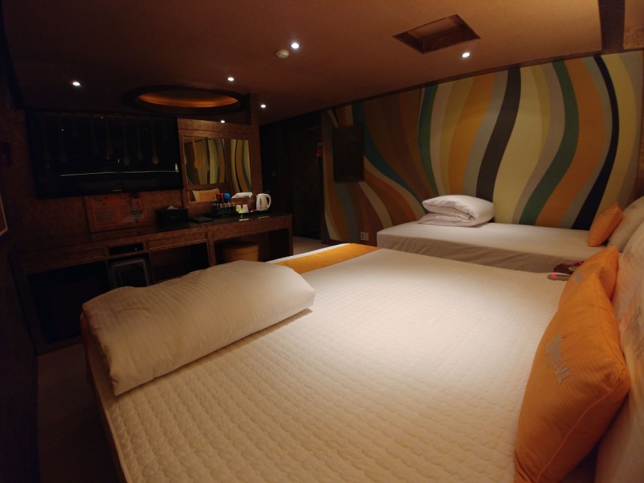 V1 Motel 42/79