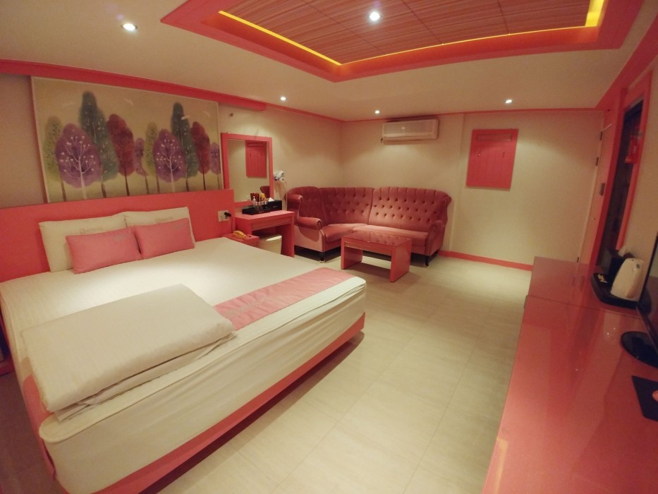 V1 Motel 69/79