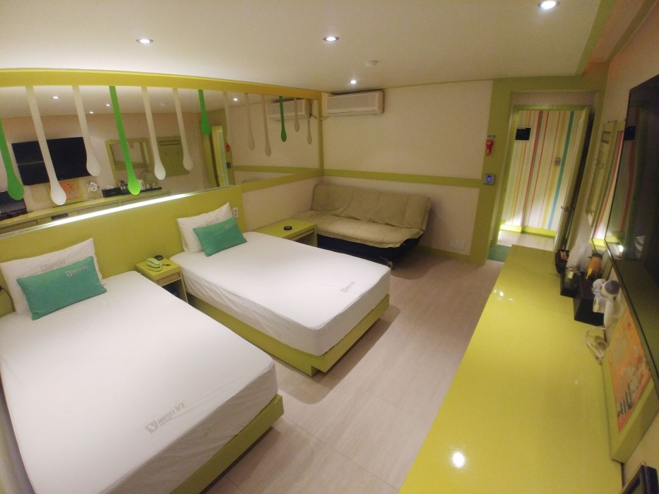 V1 Motel 45/79