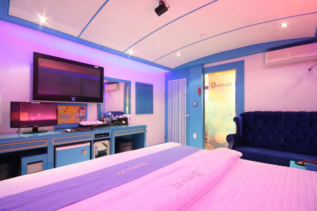 V1 Motel 68/79