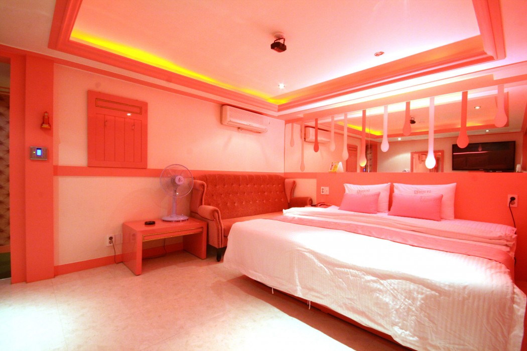 V1 Motel 70/79