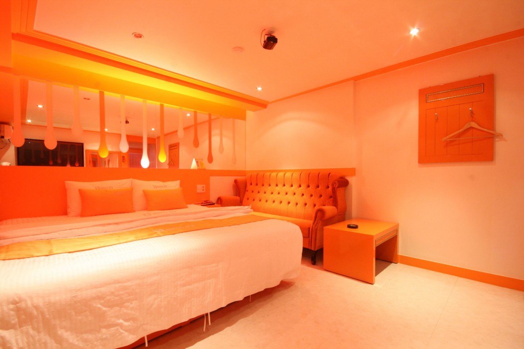 V1 Motel 52/79