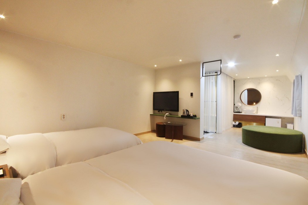 Soho Hotel 33/68