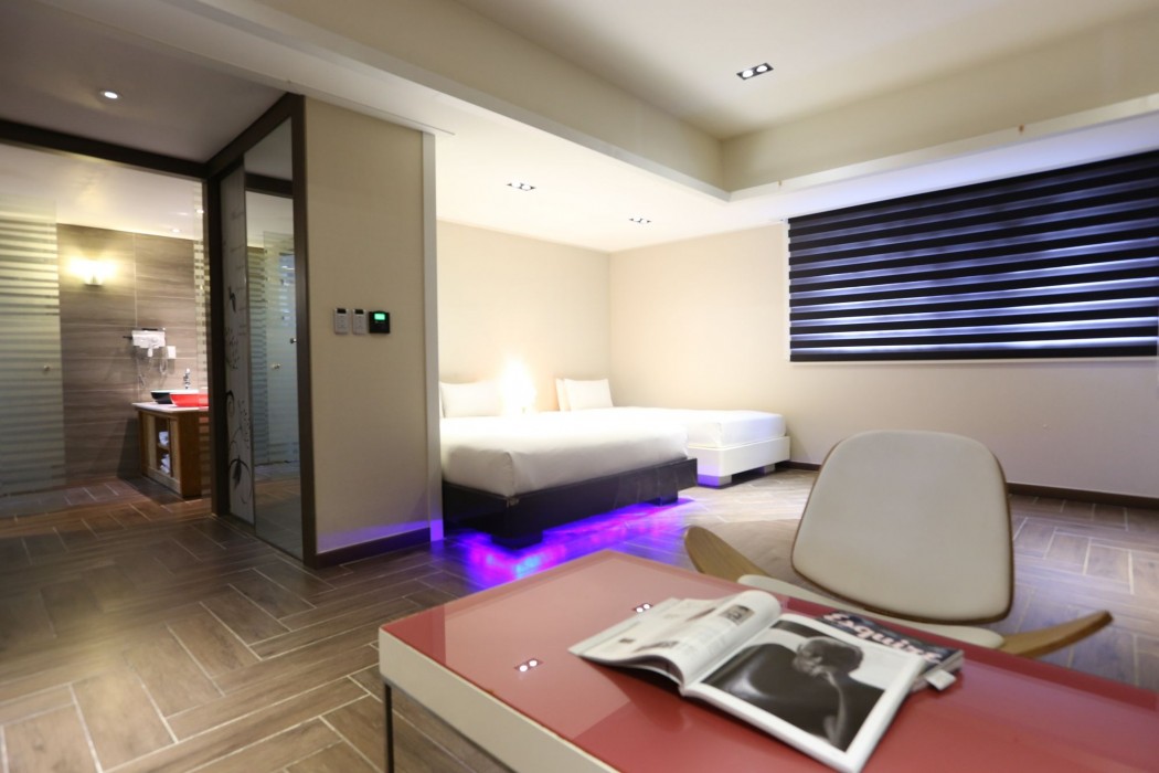 Mary Jane Hotel 30/77