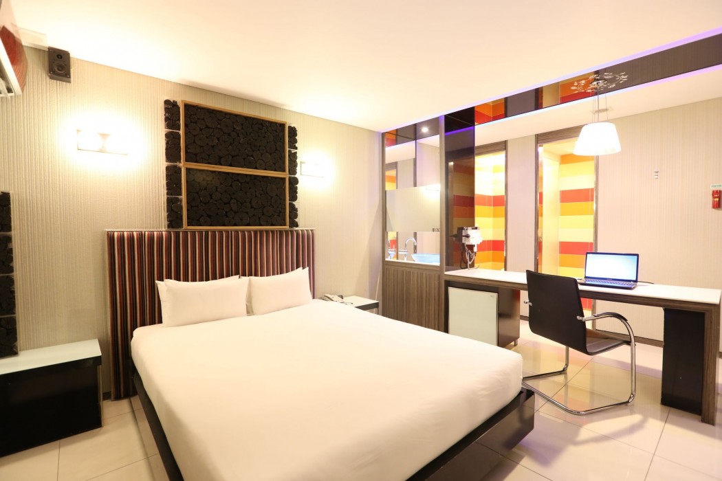 Mary Jane Hotel 46/77
